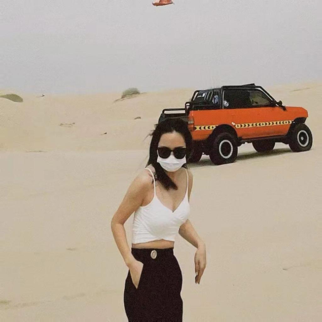 杨爽.