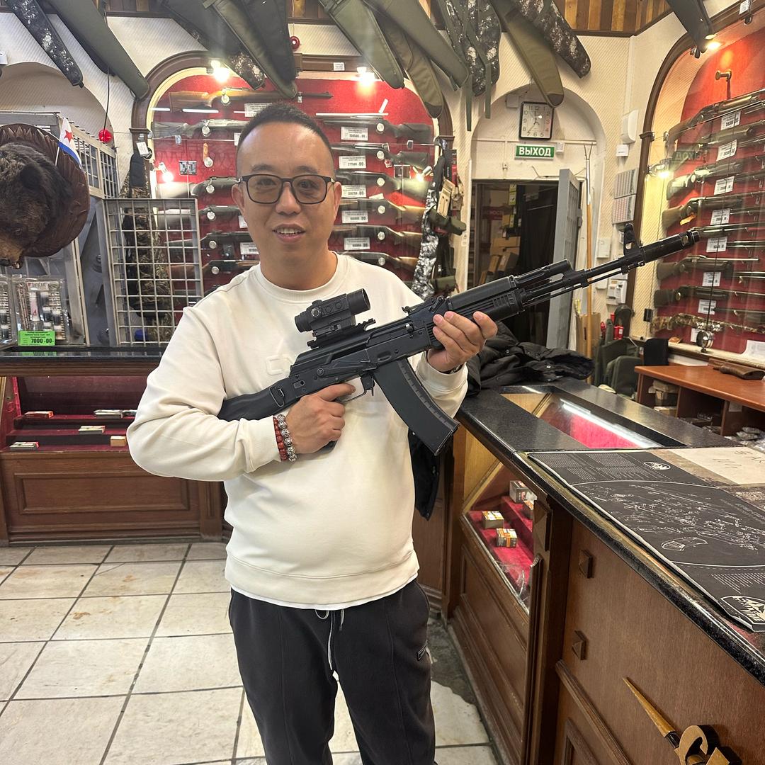 油罐车里，点鞭炮