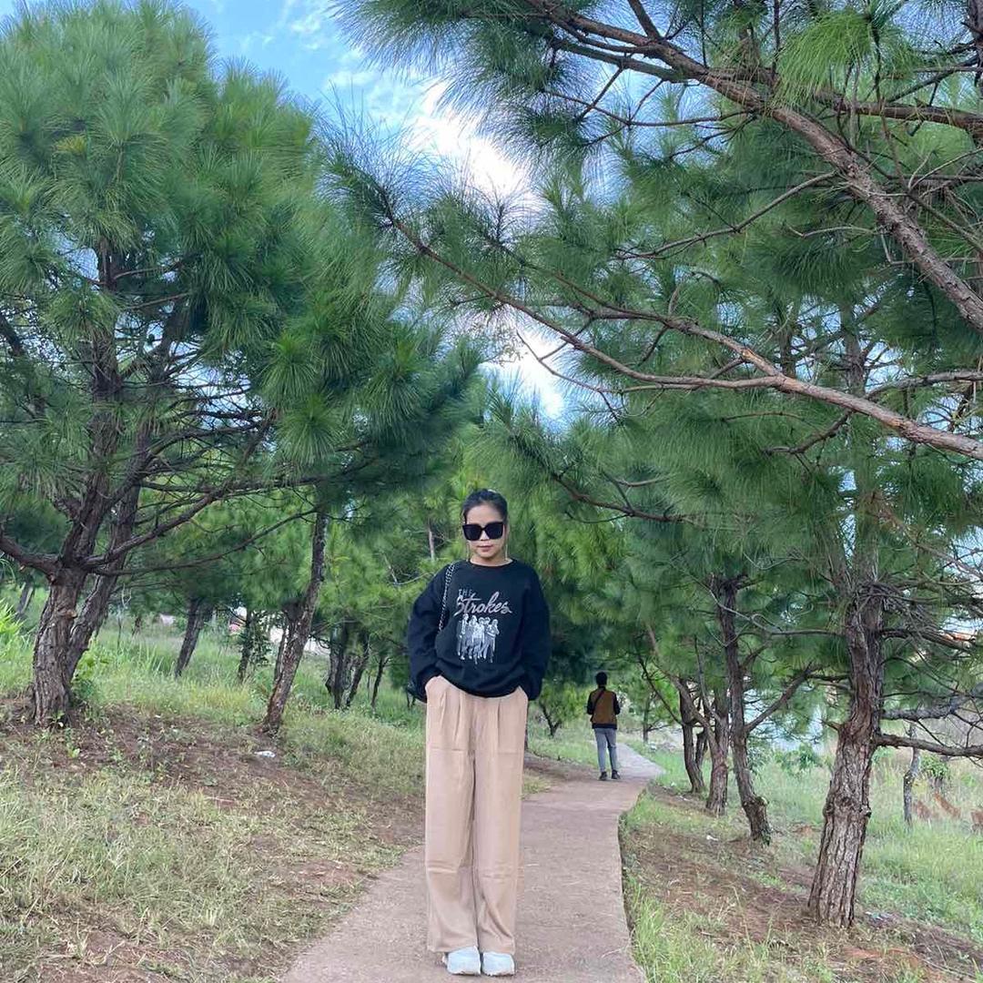 莉莉