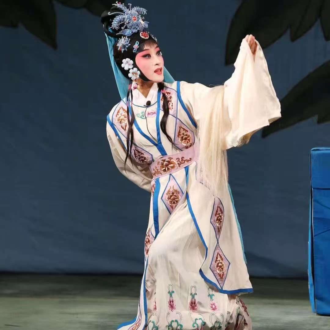 连艺萌曲剧演员