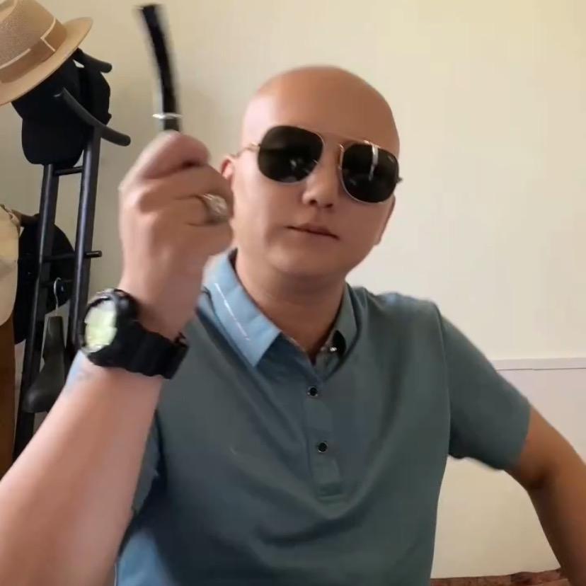 杨龙”