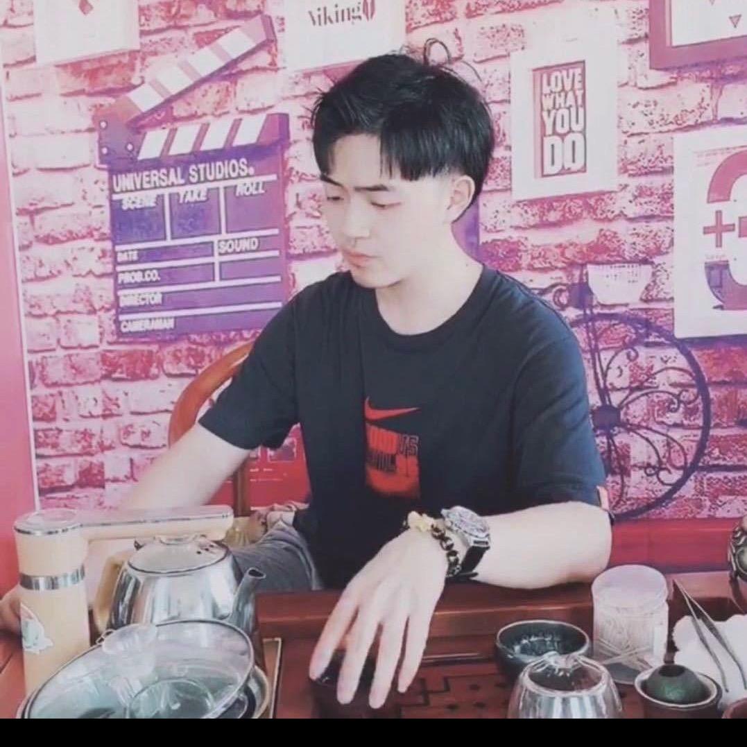 澳门🇲🇴何鸿錢（港澳第一深情）