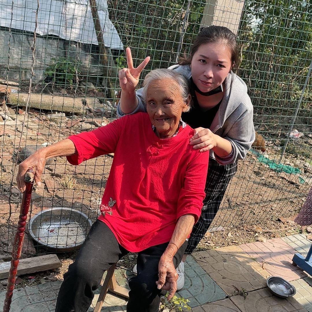 小何呀！