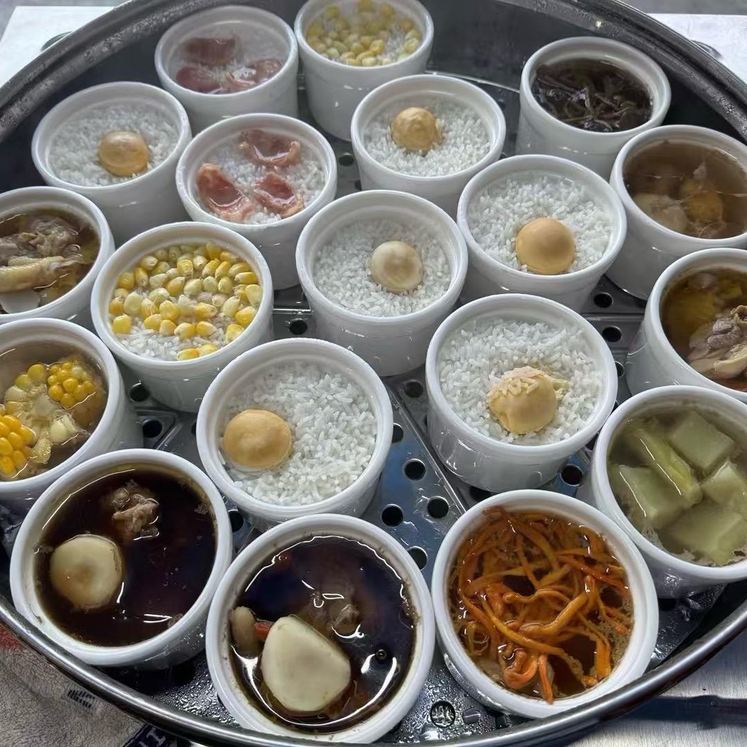 嘟嘟蒸饭   五花牛腩鸡肉饭  炖汤