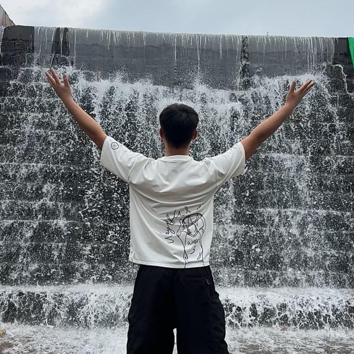 一个不会唱歌的跳舞选手