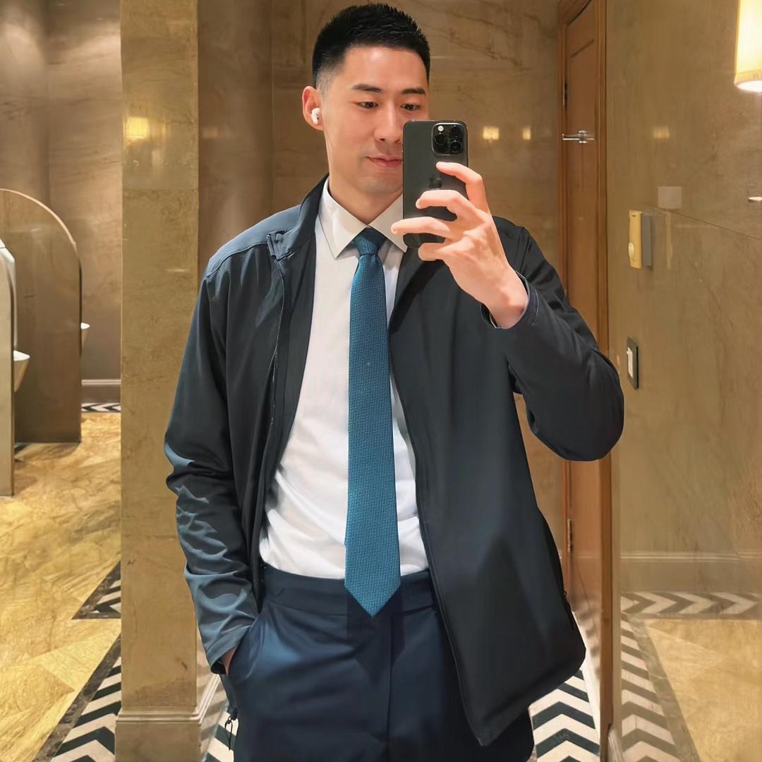 成熟稳重轻奢男装