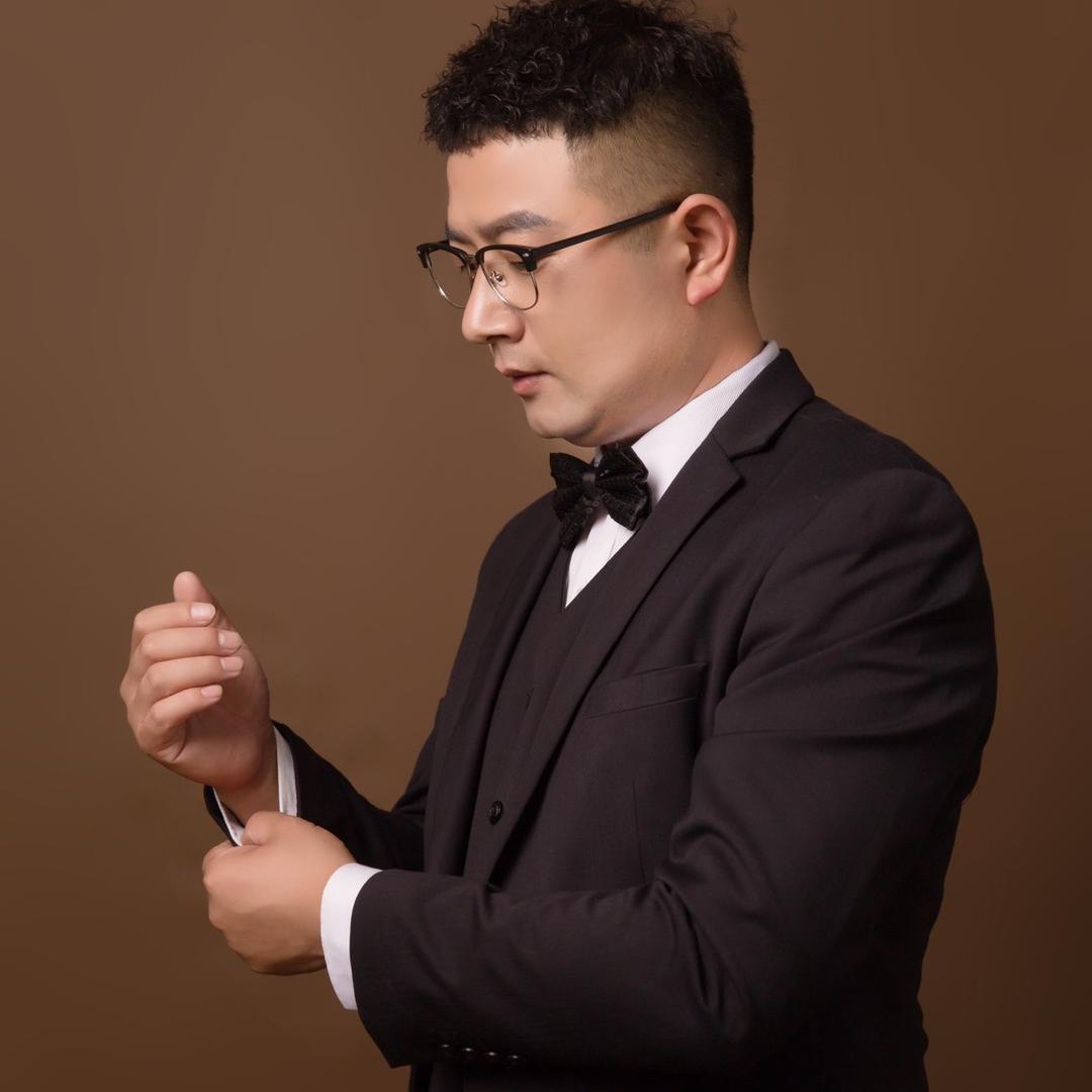 Mr 何先生