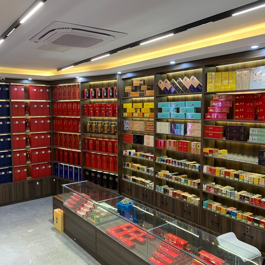 万达利商行酒水搬运员-小林