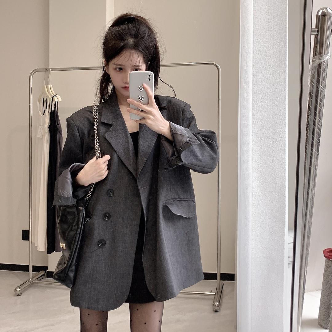 A M I ·clothing shop