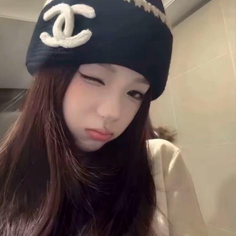 因为长得丑被8个少妇轮流玩弄