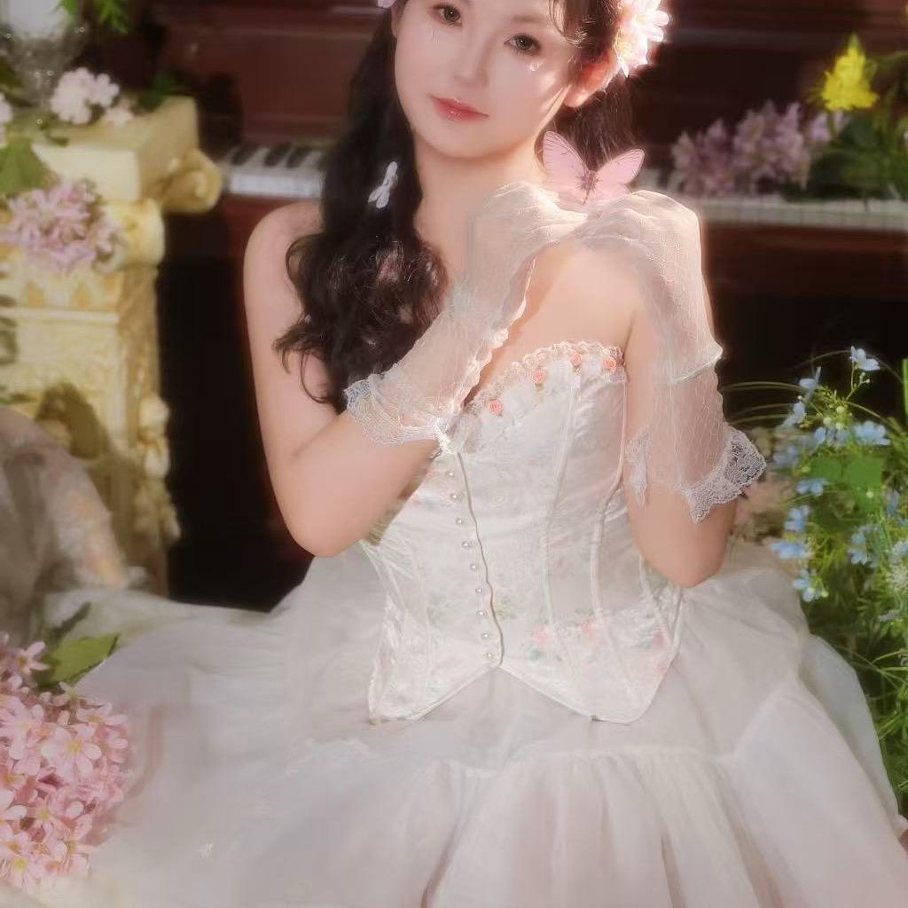 自己玩的开心就好，跳舞，唱歌，