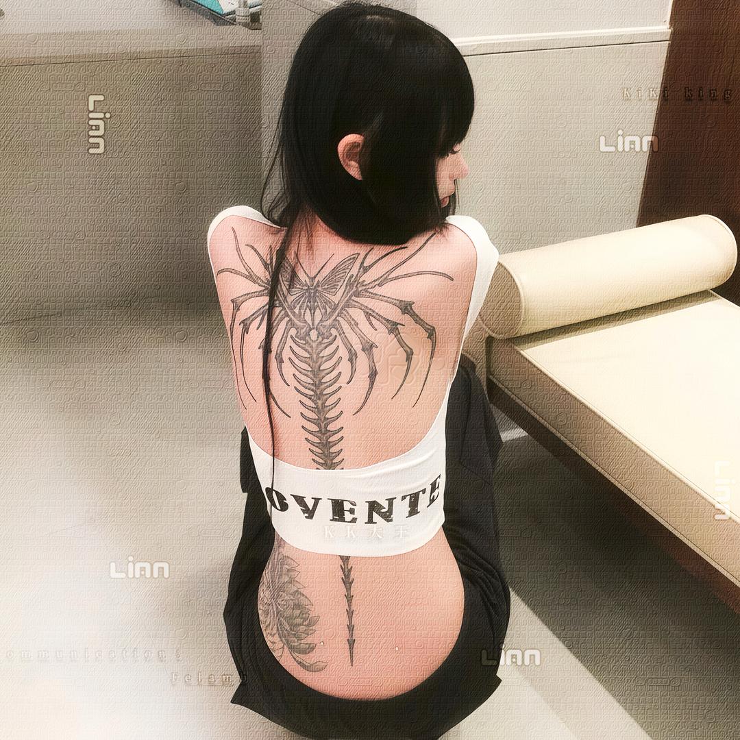 ⩌⩊⩌