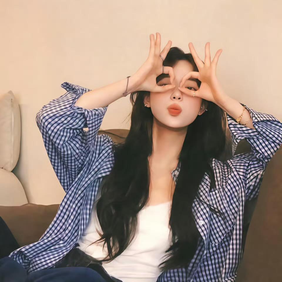 @•