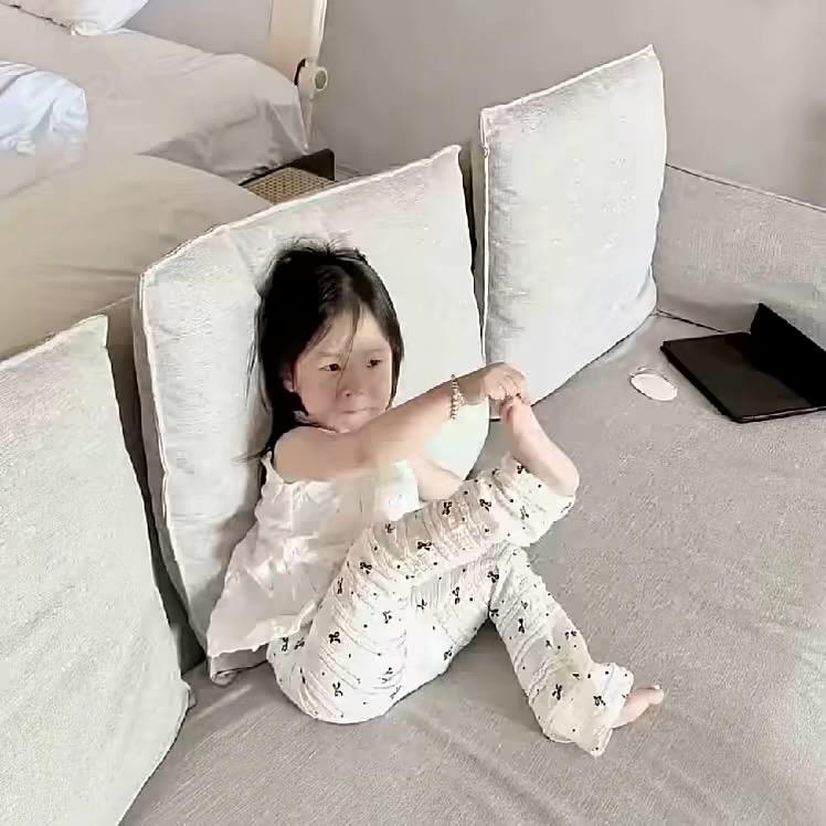 如初.