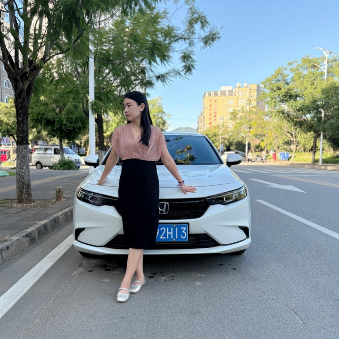 开型格的何小美