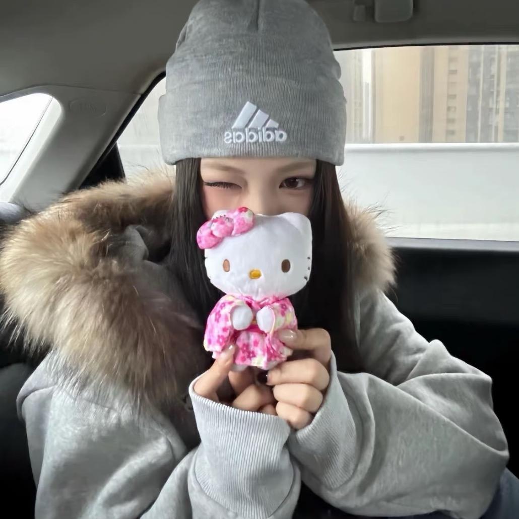 简介社恐持续发疯