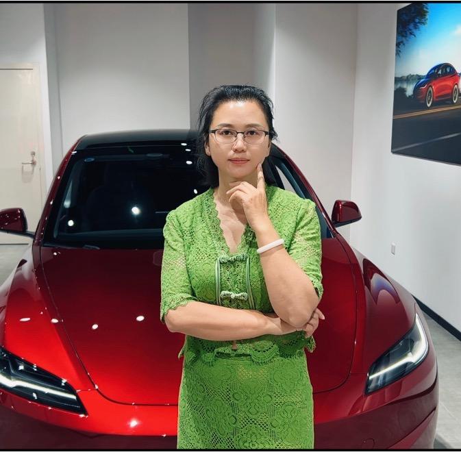 欧曼地板总部李梦诗