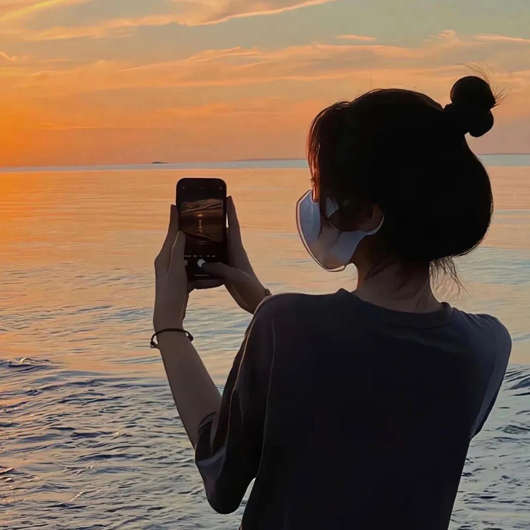君君.