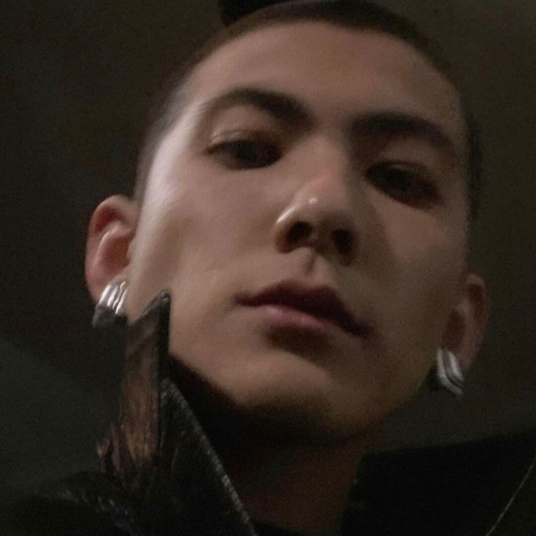 在青山下吃红苕稀饭