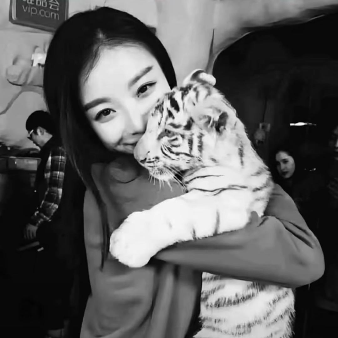 ￴￴￴  ￴￴ ￴  ￴￴