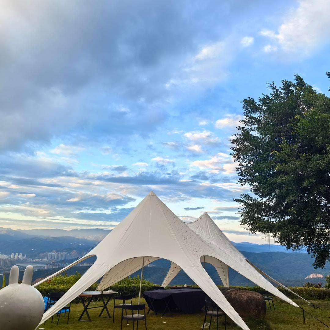 依山林语露营地