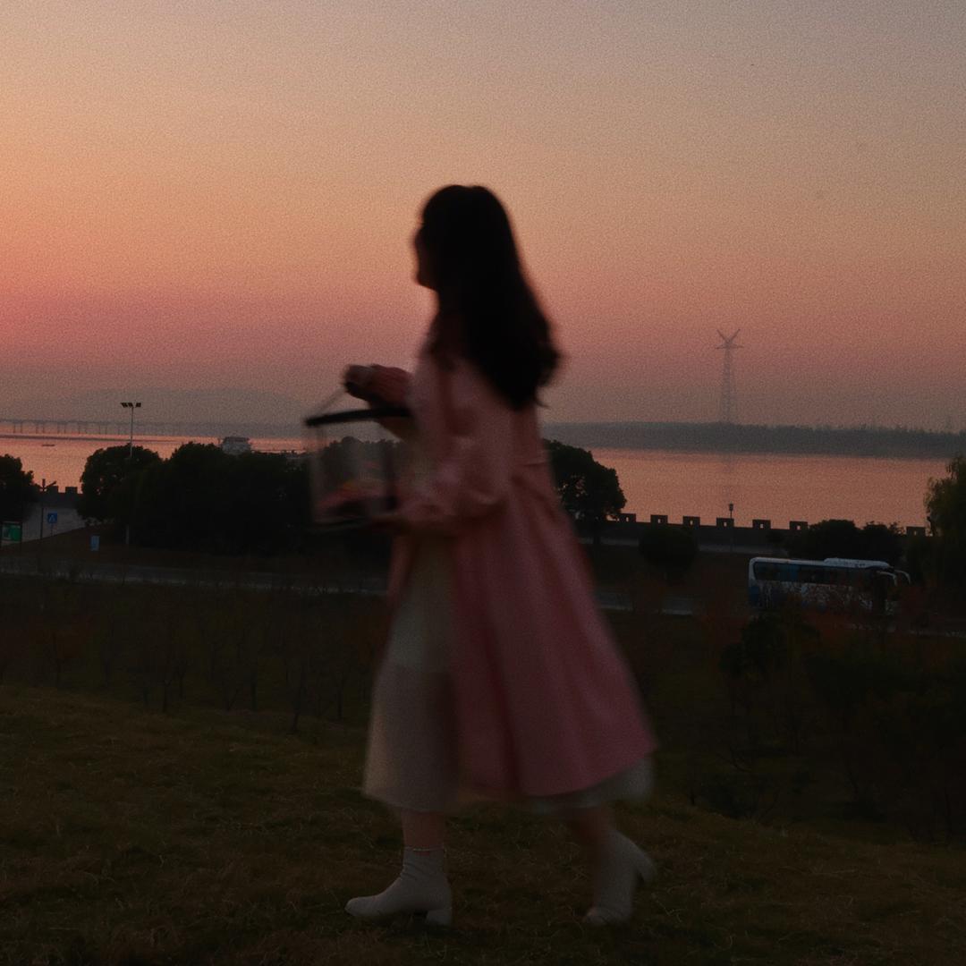 美女也会ᵉᵐᵒ