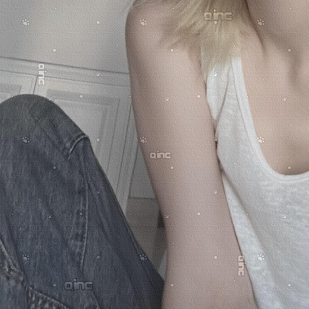 ￰