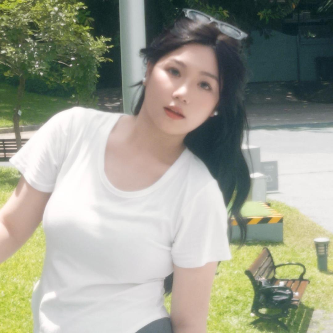 悠米微胖女装