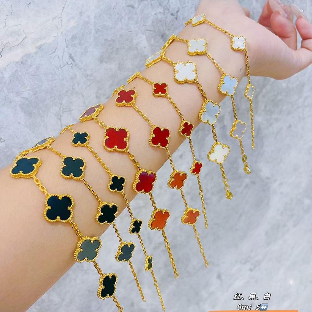 珠宝小姐姐