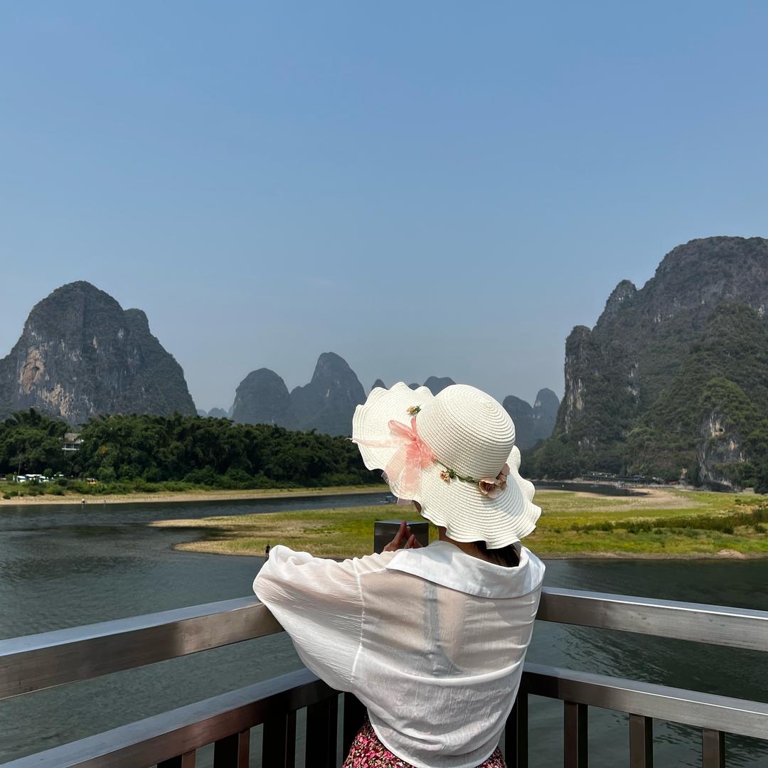 大脸儿姐（橱窗里有）