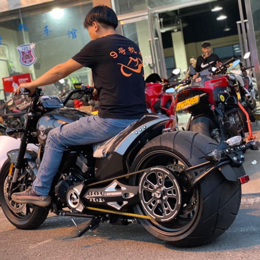 周巷九号公路摩托车