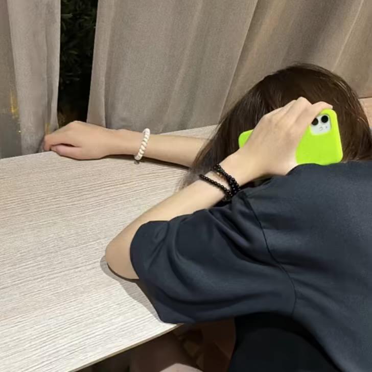 茜