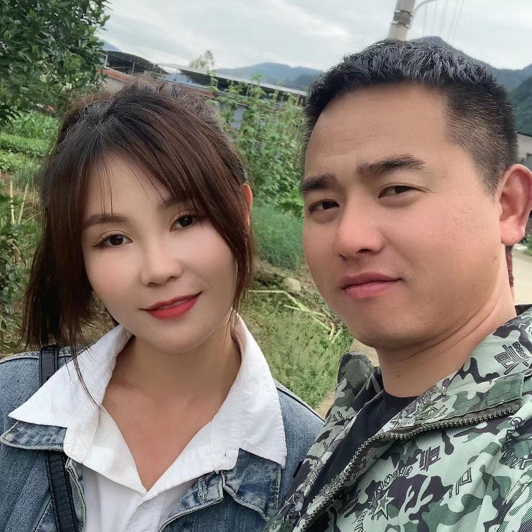 王亚和丽丽的乡村生活