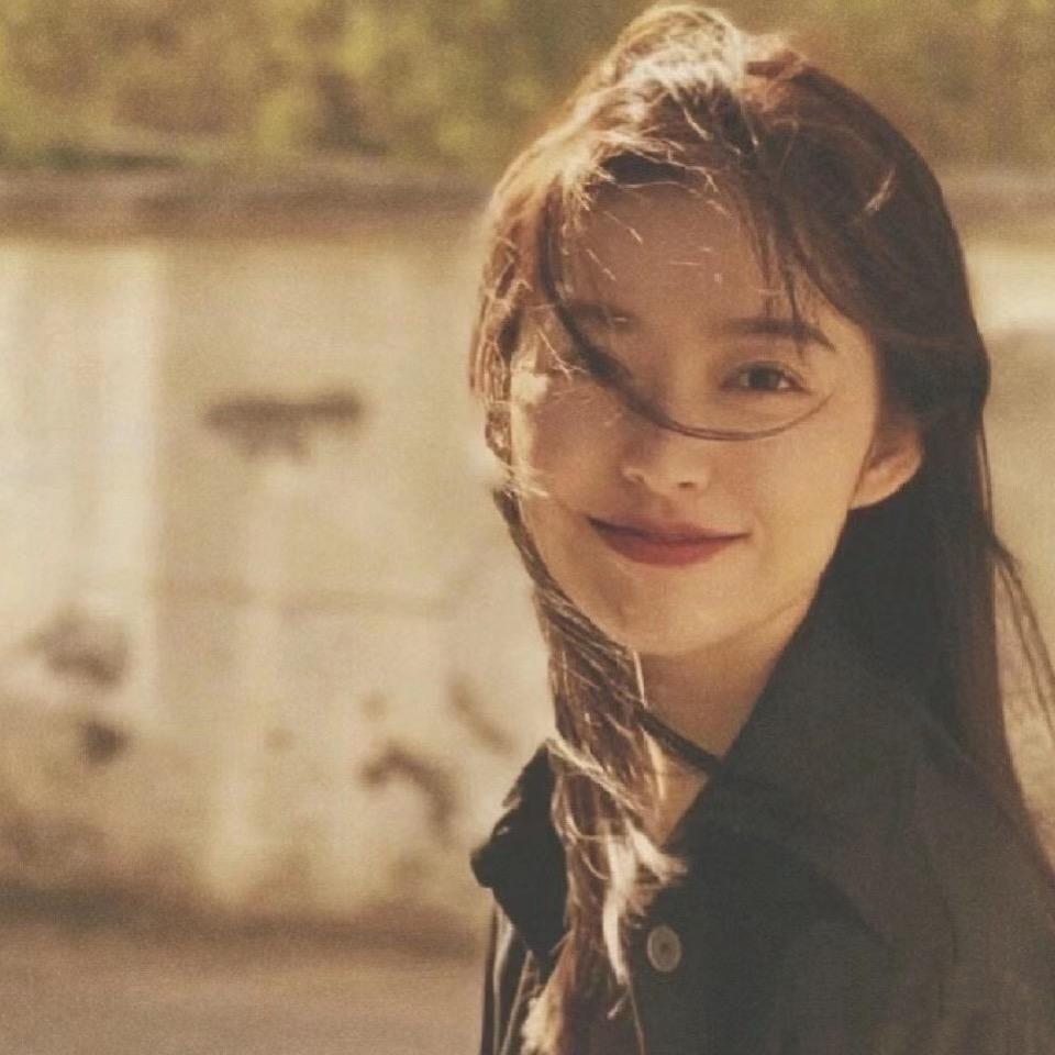 依依.