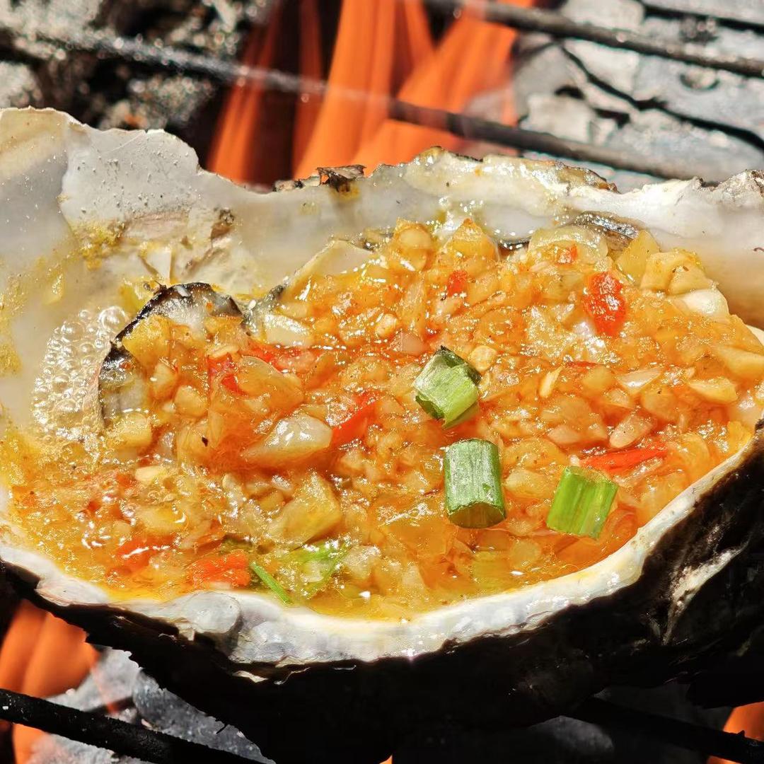 淮北步行街老乡鸡门口专业烤蚝