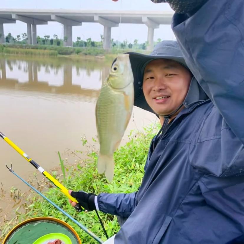 大鹏爱钓鱼