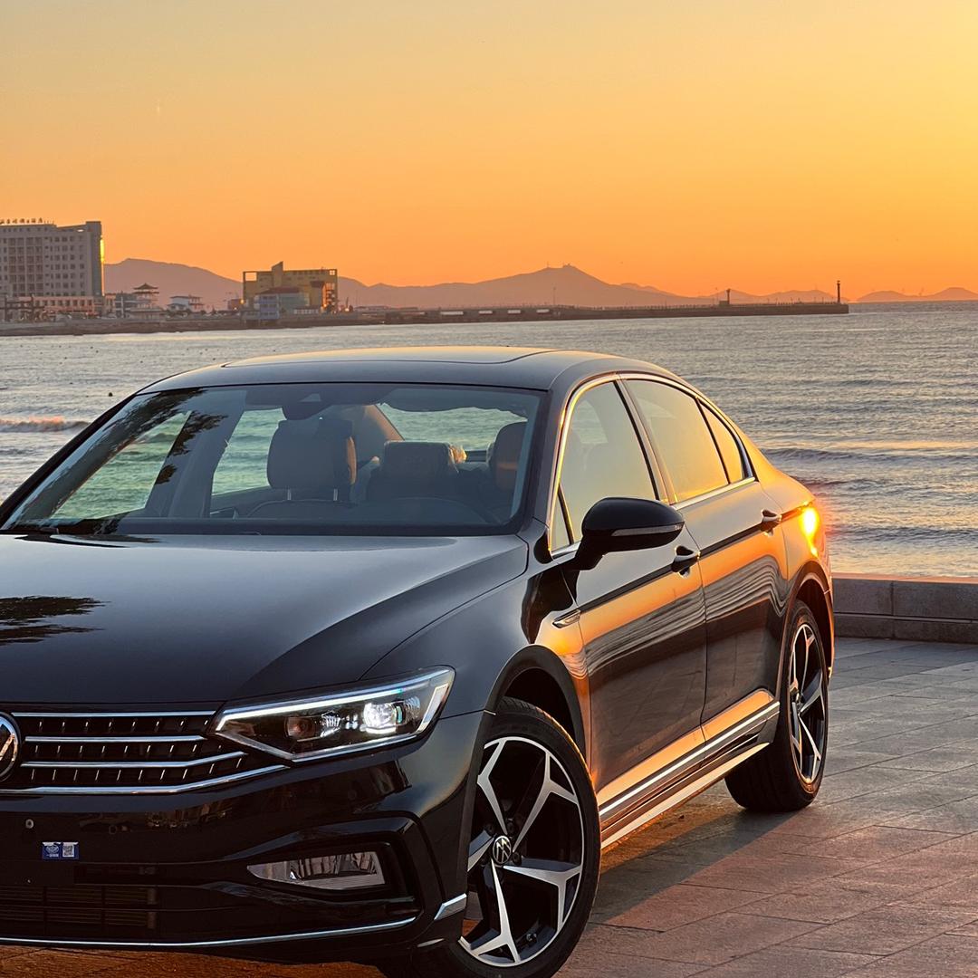 开迈腾的小梅同学