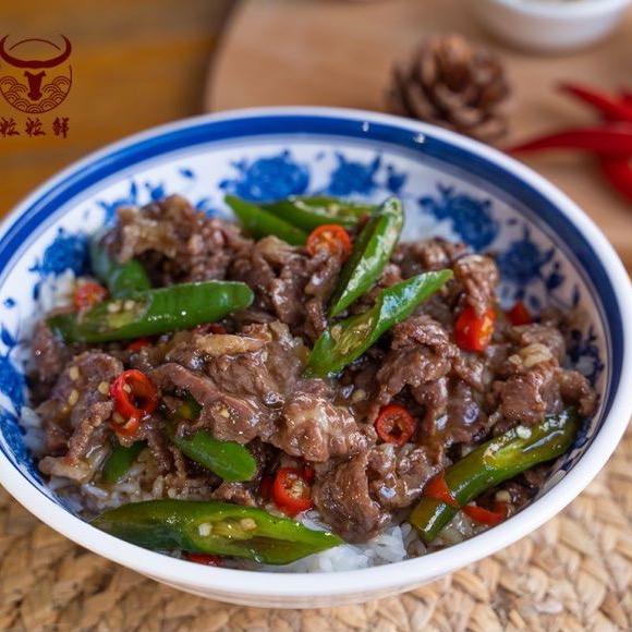 粒粒鲜牛肉盖浇饭