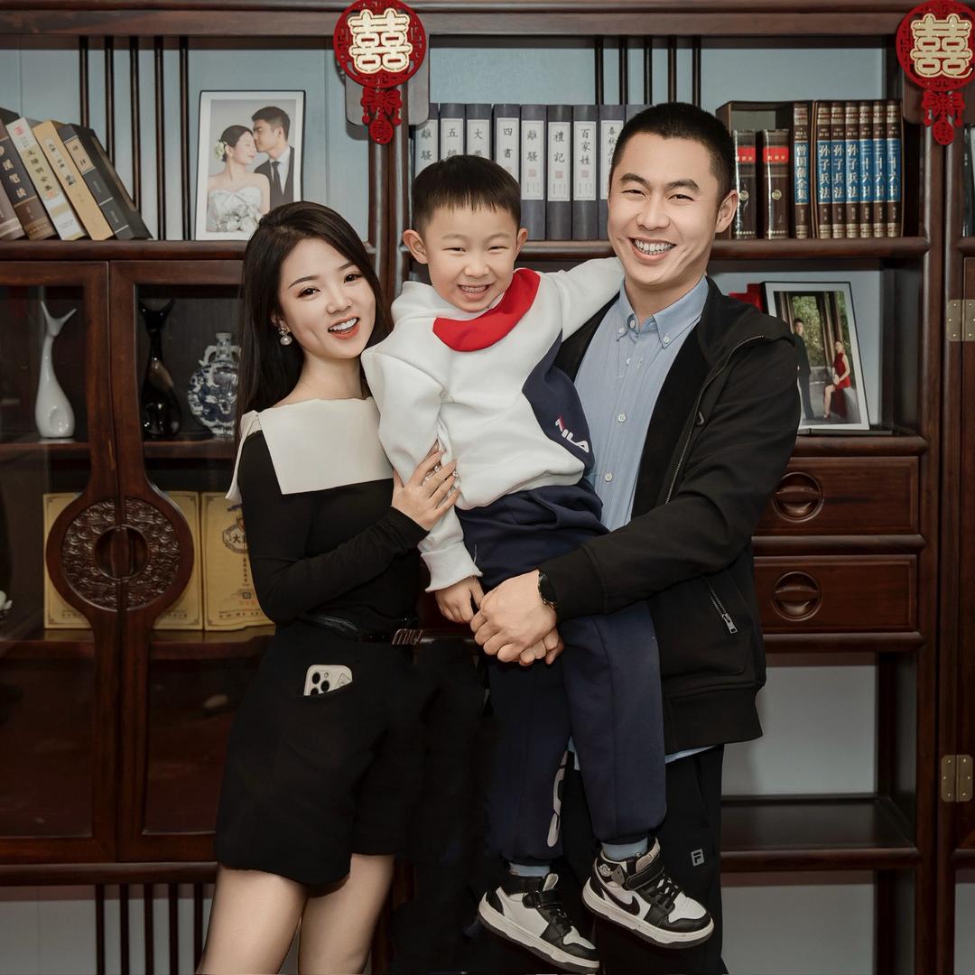 晶晶跟妆婚纱•重庆老鱼庄·东昇婚车