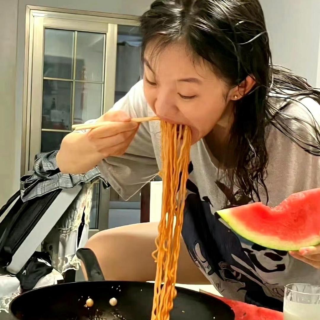 小嘉大口吃