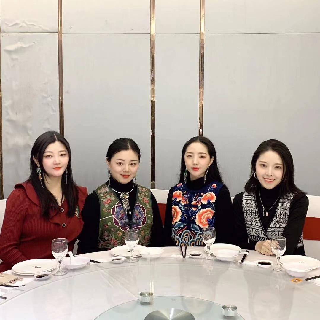 四姐妹大家庭