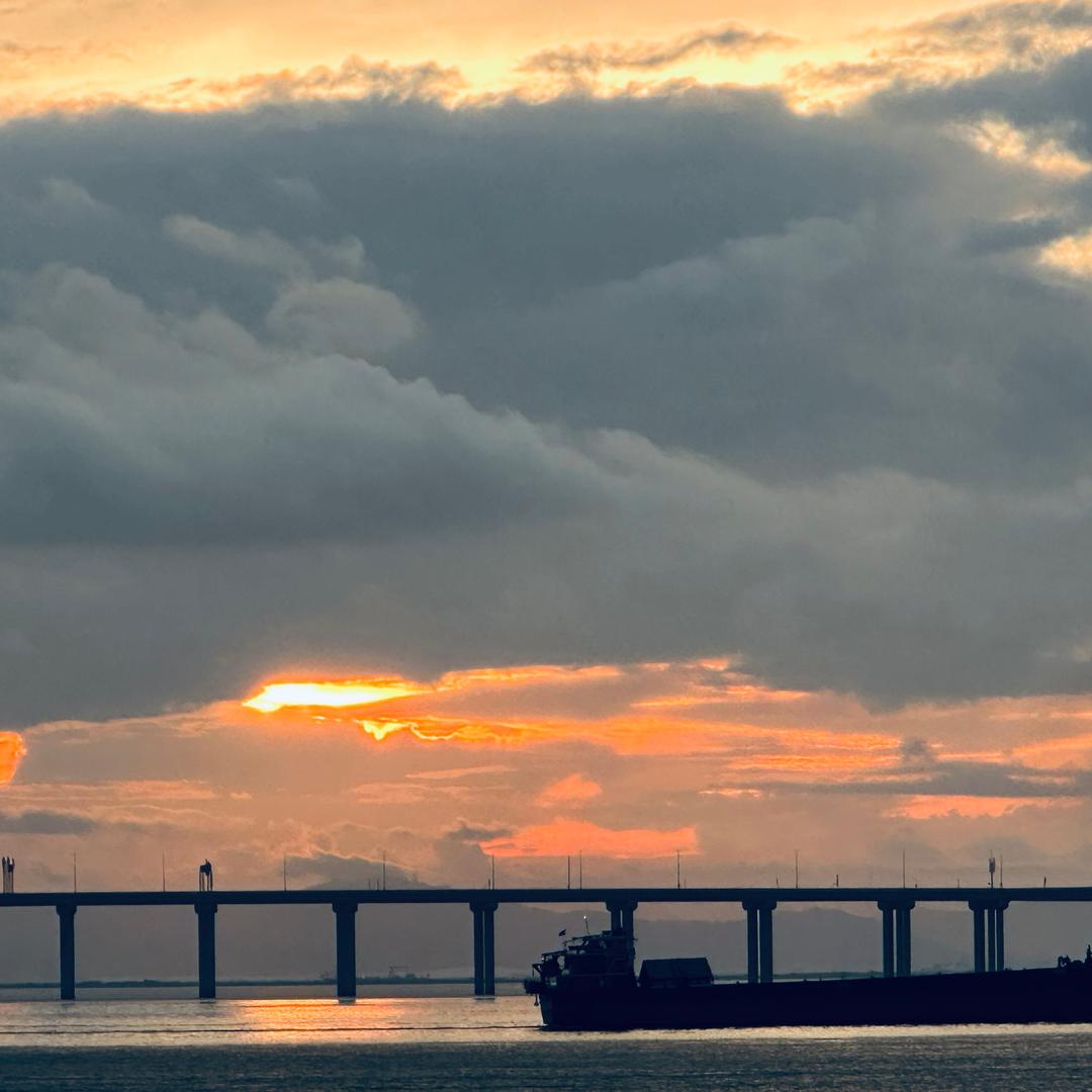 886（朋友圈）匕首