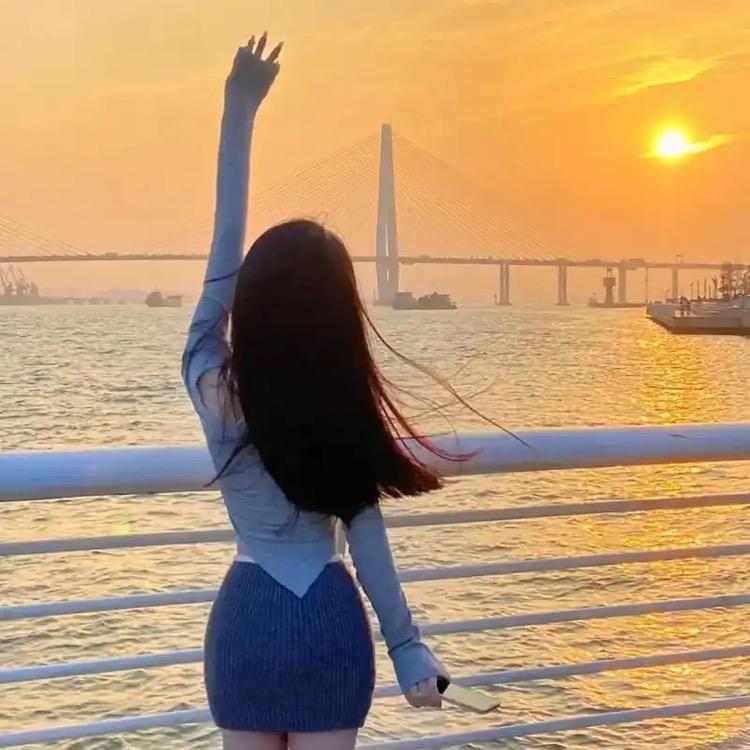 爱美的小钟