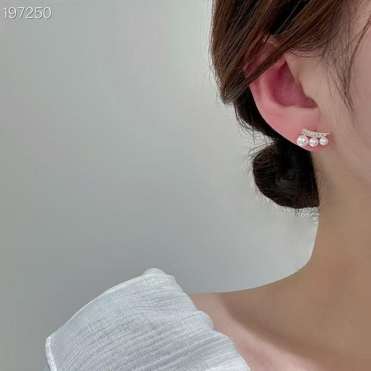 J。