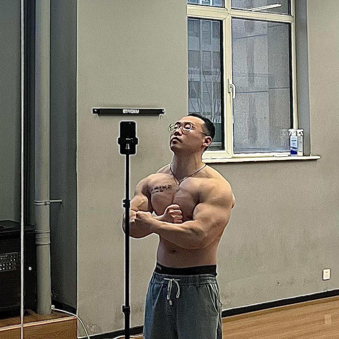 郭嘟嘟(健身教练)🏋🏻‍♂️