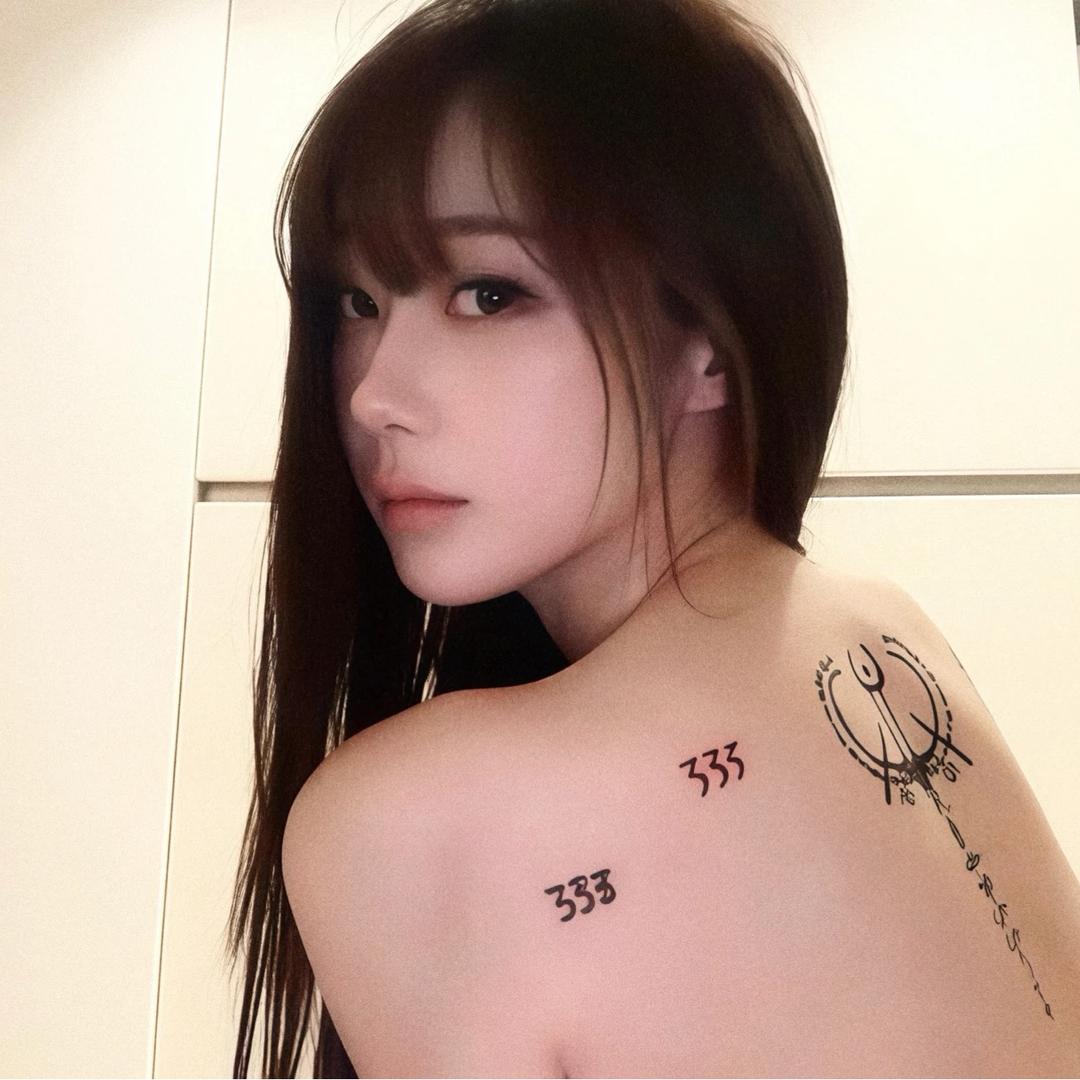 927