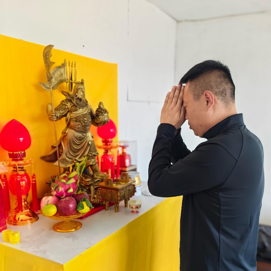 西乌门窗一哥·们儿康凯