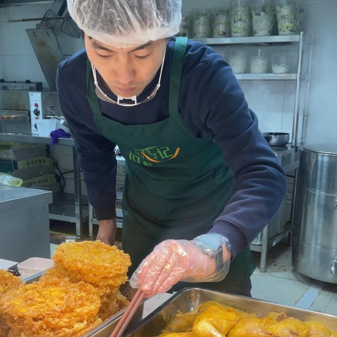 小李在济南做米线