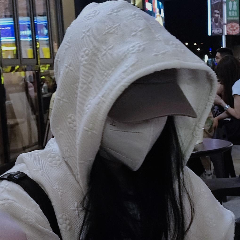 周三三