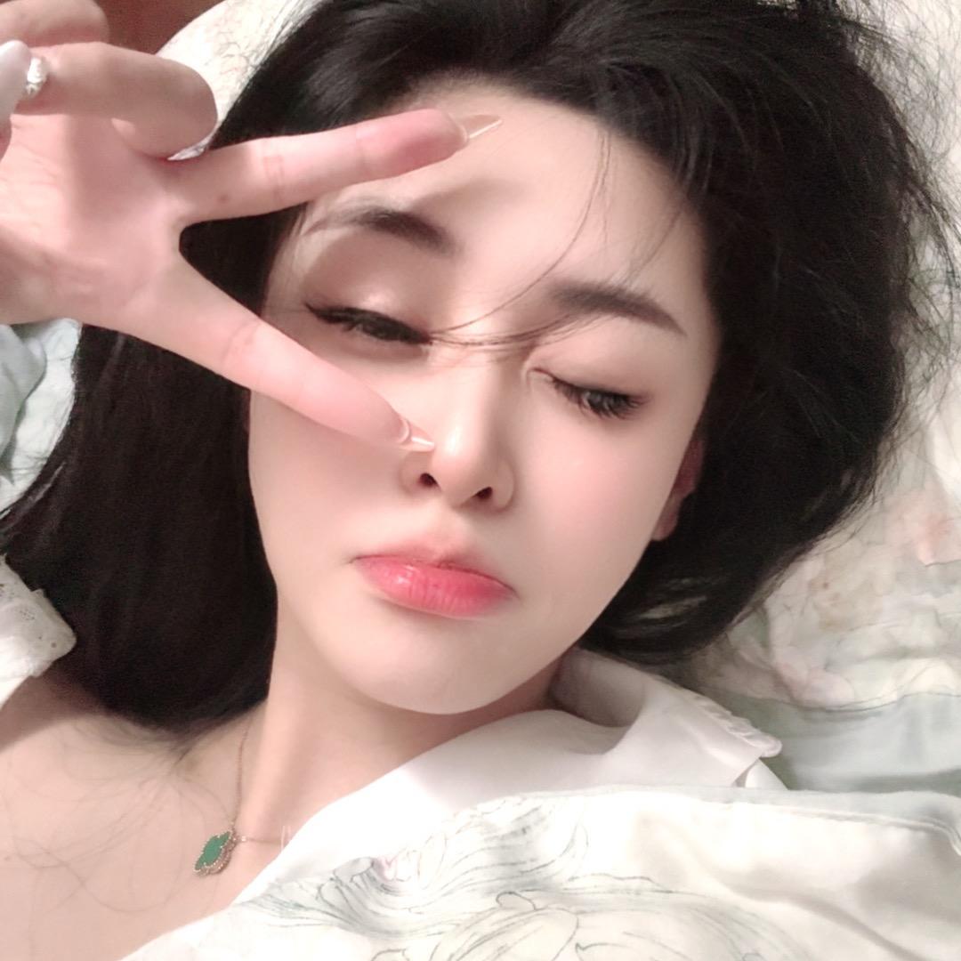 双手插兜的东北女人·